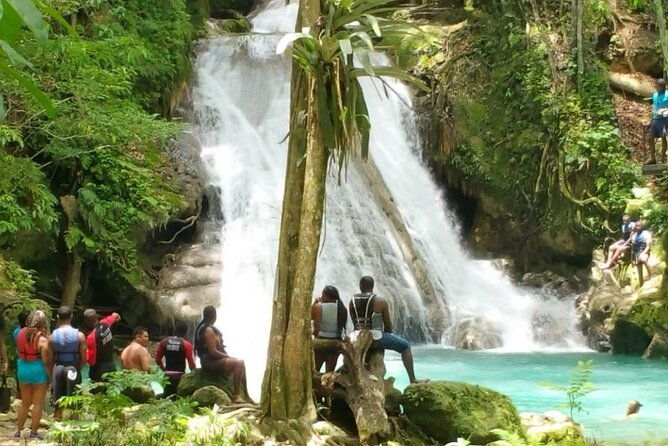 blue-hole-secert-falls-and-dunns-river-combo-tour