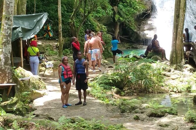 blue-hole-secert-falls-and-dunns-river-combo-tour