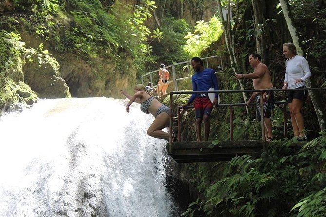 blue-hole-waterfalls-from-runaway-bay
