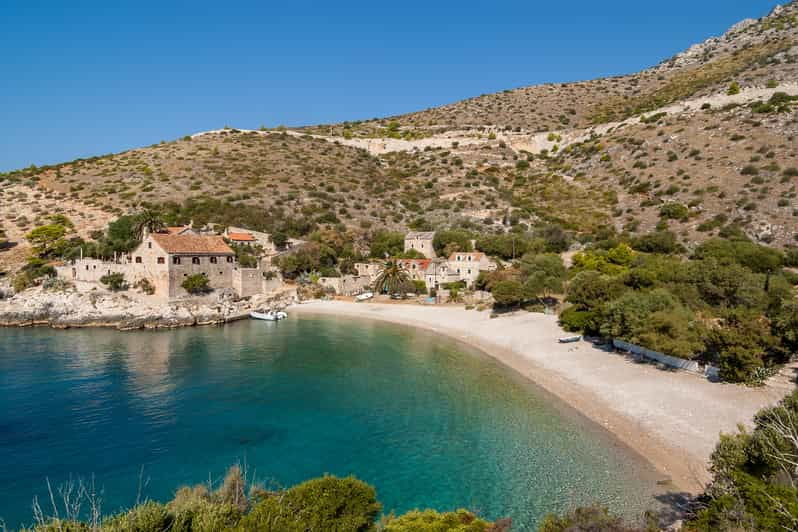 blue-lagoon-hvar-and-pakleni-islands-private-boat-tour