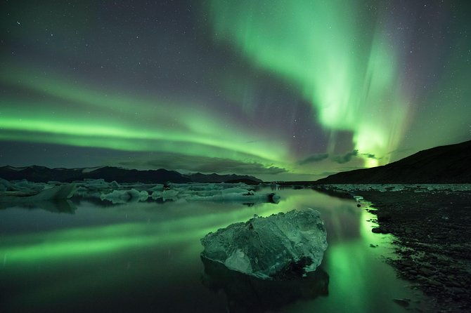 blue-lagoon-northern-lights-from-reykjavik-2