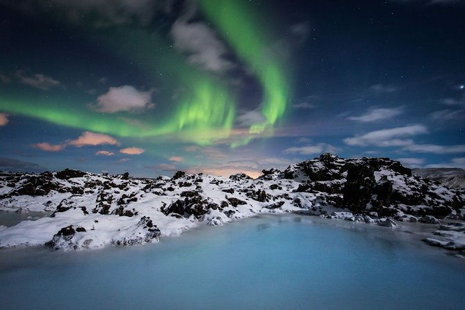 blue-lagoon-northern-lights-from-reykjavik