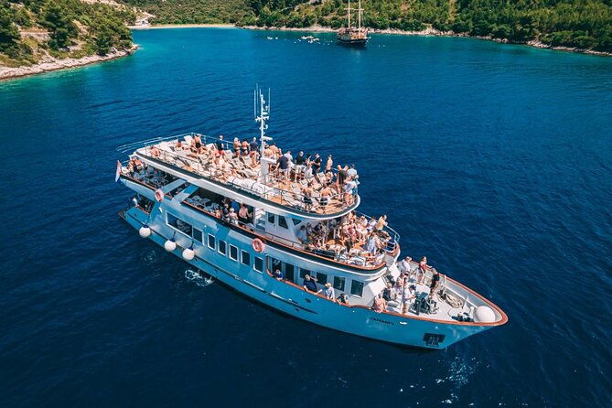 blue-lagoon-shipwreck-maslinica-from-split-with-lunch-drinks