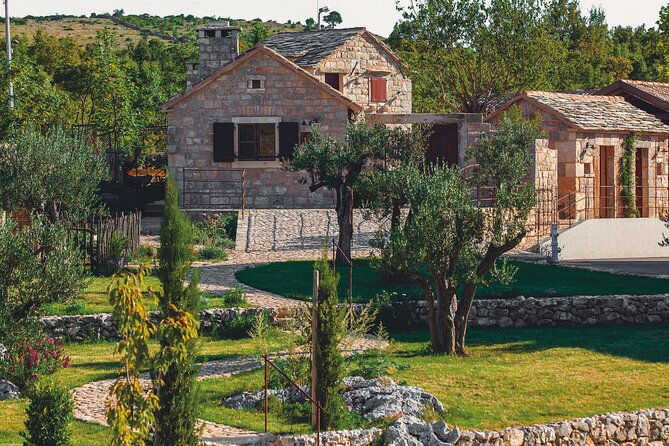 blue-line-tour-with-salona