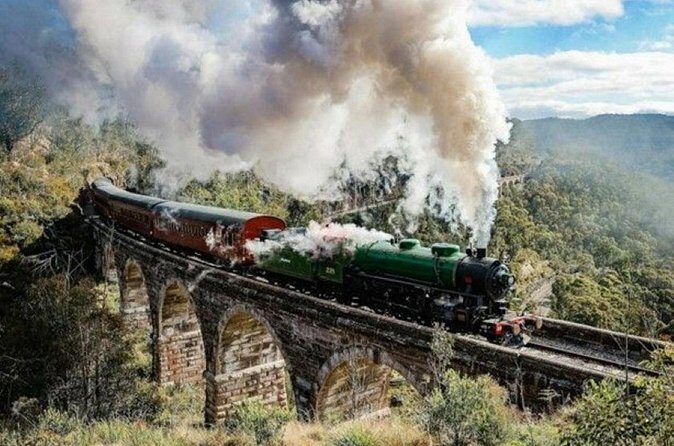 Blue Mountains Day Tour from Three Sisters to Tomah Gardens - Tour Timing and Suitability