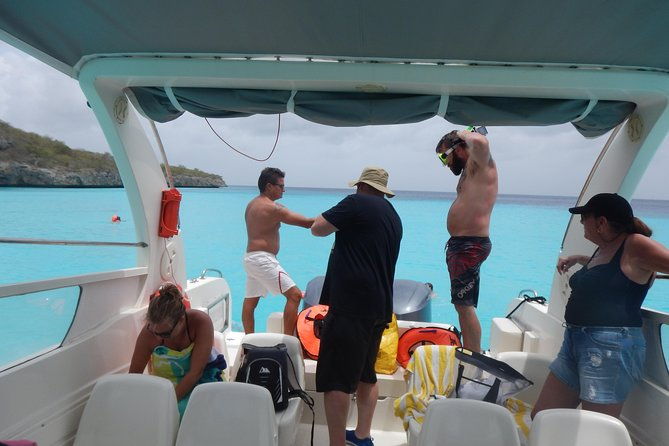 blue-room-and-beach-tour-curacao-by-speedboat