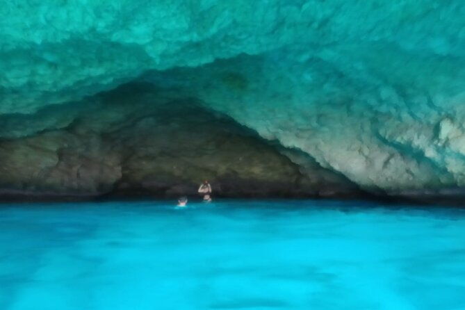 blue-room-and-beach-tour-curacao-by-speedboat