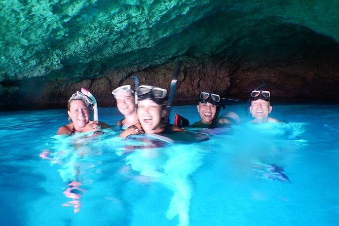 blue-room-and-beach-tour-curacao-by-speedboat