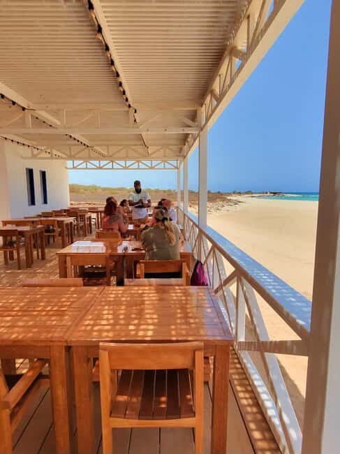 Boa Vista: Origens Santa Mónica Lunch and Beach Experience - Enjoying the Beach and Atmosphere