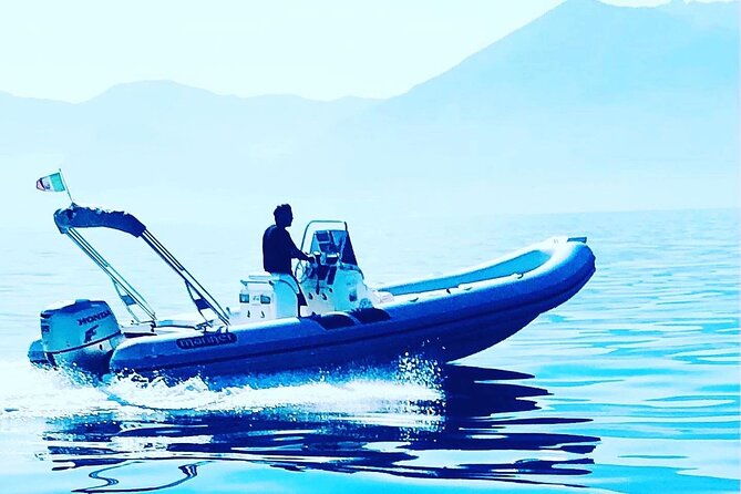 boat-and-dinghy-rental-for-a-day-in-the-gulf-of-naples