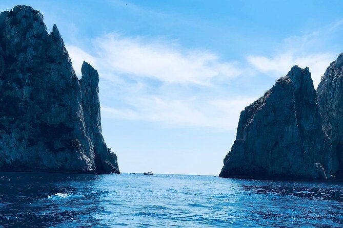 boat-and-dinghy-rental-for-a-day-in-the-gulf-of-naples