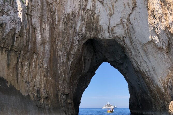 boat-and-dinghy-rental-for-a-day-in-the-gulf-of-naples