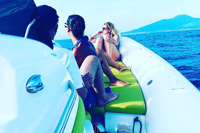 boat-and-dinghy-rental-for-a-day-in-the-gulf-of-naples