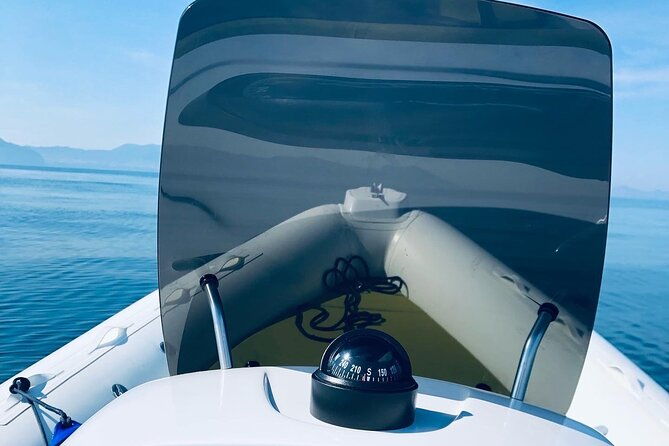 boat-and-dinghy-rental-for-a-day-in-the-gulf-of-naples