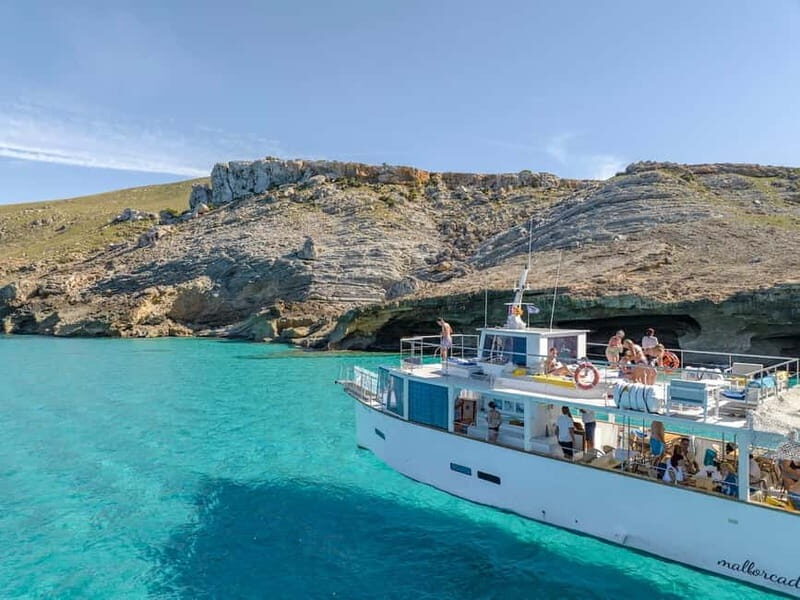 Boat day trip with drinks and lunch - The Itinerary: What to Expect from Start to Finish