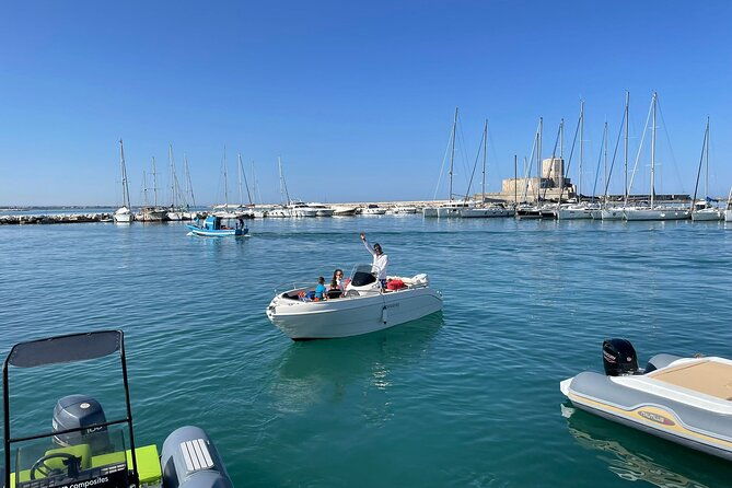 boat-excursion-to-the-island-of-favignana