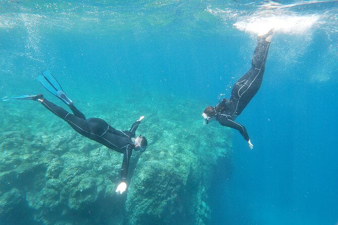 boat-excursion-to-visit-underwater-lava-tongues