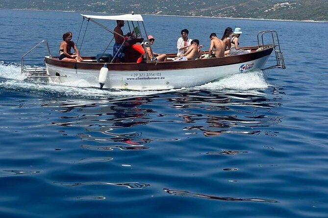 boat-experience-in-the-crystal-clear-waters-of-cilento