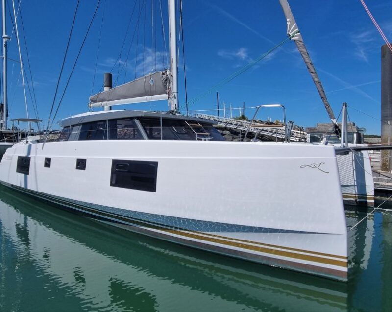 boat-in-algarve-luxury-catamaran-lagos