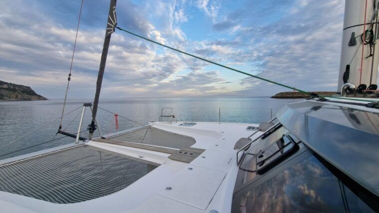 boat-in-algarve-luxury-catamaran-lagos