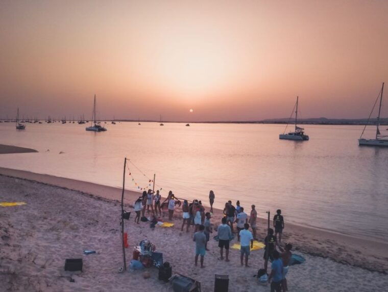 boat-in-algarve-luxury-catamaran-lagos