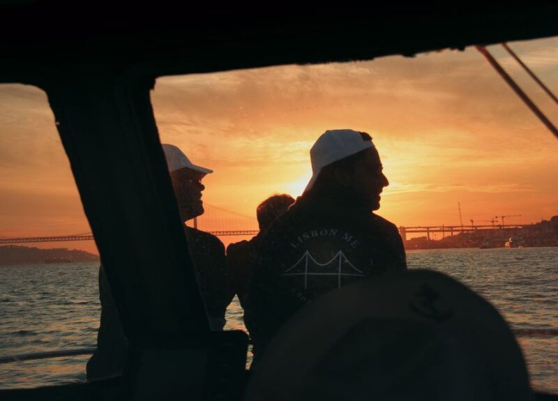 boat-lisbon-sightseeing-tagus-river-fooddrinks-diving