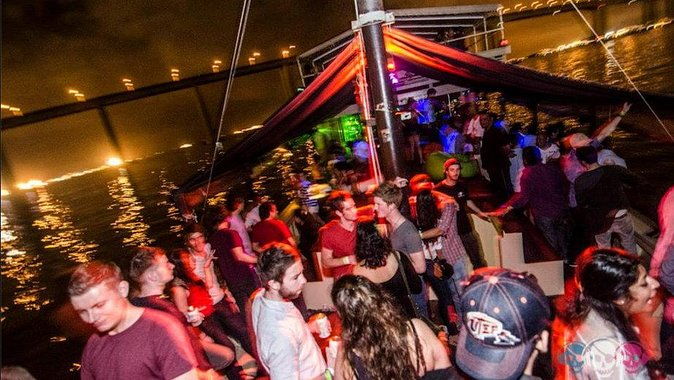 boat-party-by-night-in-rio-de-janeiro-admission-transfer