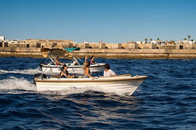 Boat rental in Menorca with no license required. - The Experience in Detail