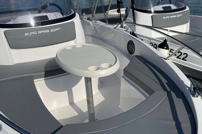 Boat Rental Without License in La Marina de Valencia - Key Points