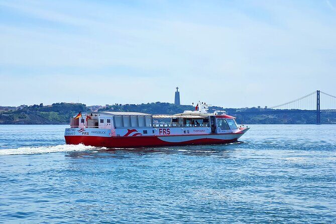 Boat ride in Tagus river - What the Experience Feels Like