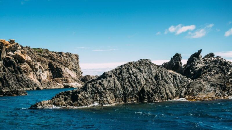 boat-through-cap-de-creus-and-port-lligat-visit-cadaques