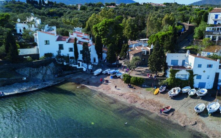 boat-through-cap-de-creus-and-port-lligat-visit-cadaques