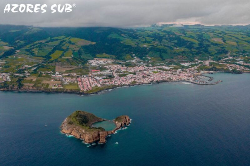 boat-tour-around-vila-franca-do-campo-islet-in-azores