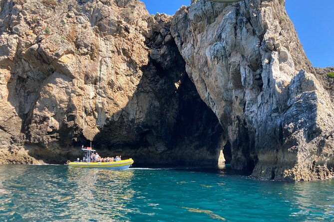 boat-tour-arrabida-coves