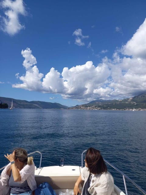 boat-tour-blue-cave