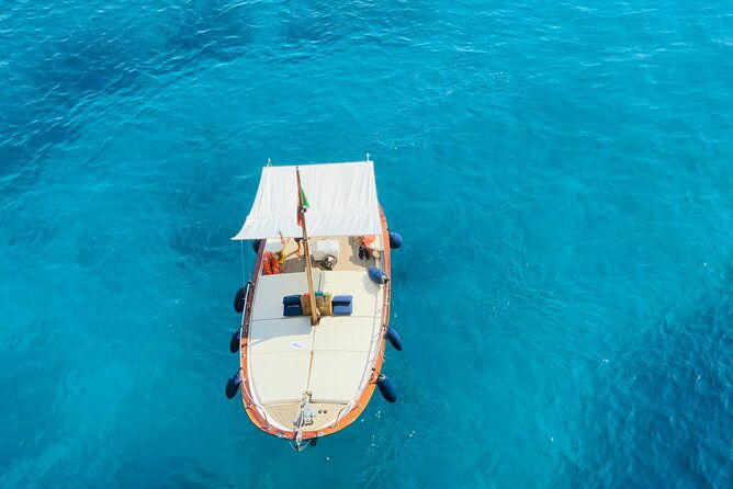 boat-tour-in-capri-italy