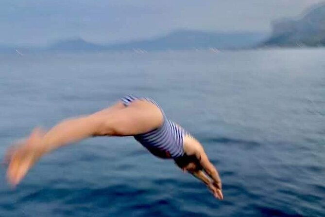 boat-tour-in-mondello-bay-in-sicily