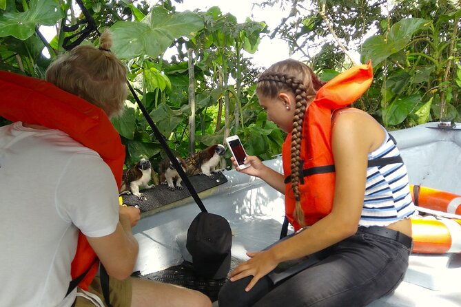 boat-tour-in-the-panama-canal-to-monkeys-and-sloths-islands