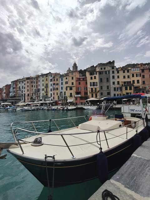 boat-tour-la-spezia-le-grazie-porto-venere-5-terre-with-aperitif