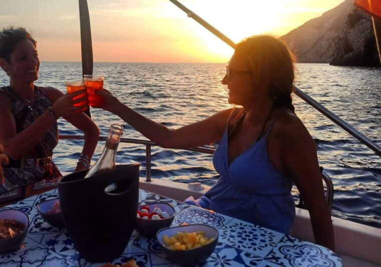 boat-tour-la-spezia-le-grazie-porto-venere-5-terre-with-aperitif
