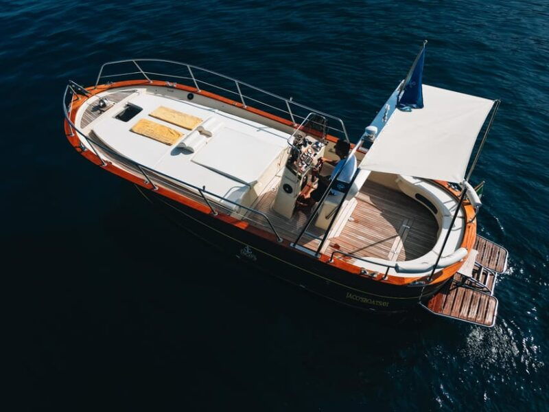 boat-tour-of-capri-or-amalfi-coast