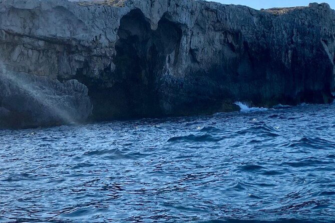 boat-tour-of-ortigia-island-and-sea-caves
