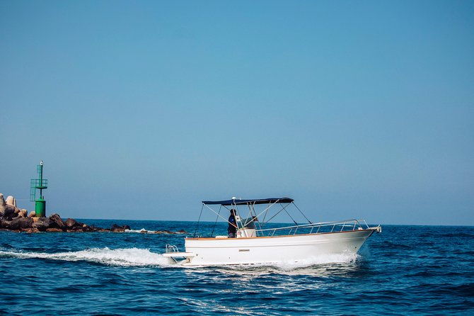 boat-tour-of-the-island-of-ischia-with-a-length-of-7-50-meters