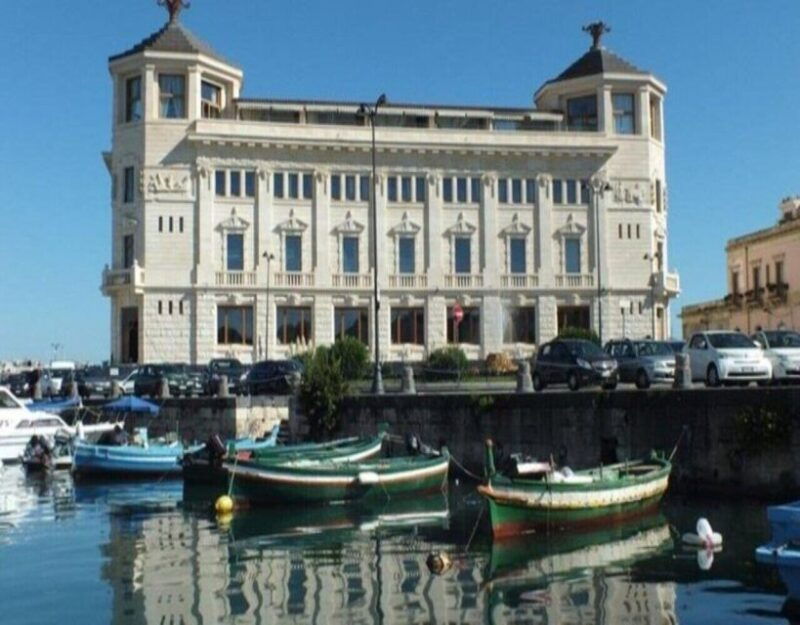 boat-tour-of-the-island-of-ortigia-and-the-sea-caves