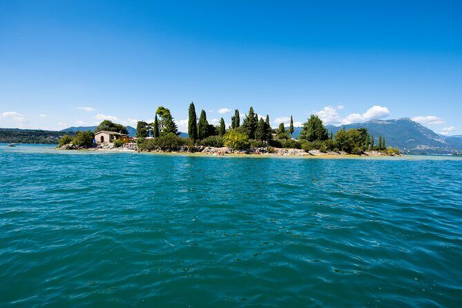 Boat Tour of the Islands of Lake Garda with Aperitif - FAQ