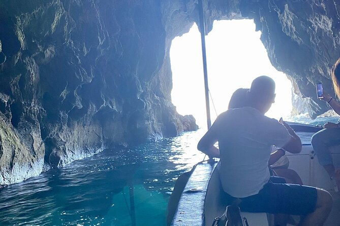 boat-tour-ortigia-and-syracuse-sea-caves