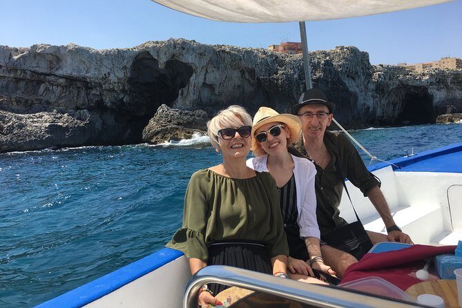 Boat tour Ortigia, sea caves and Pillirina 2h - The Guide and Crew