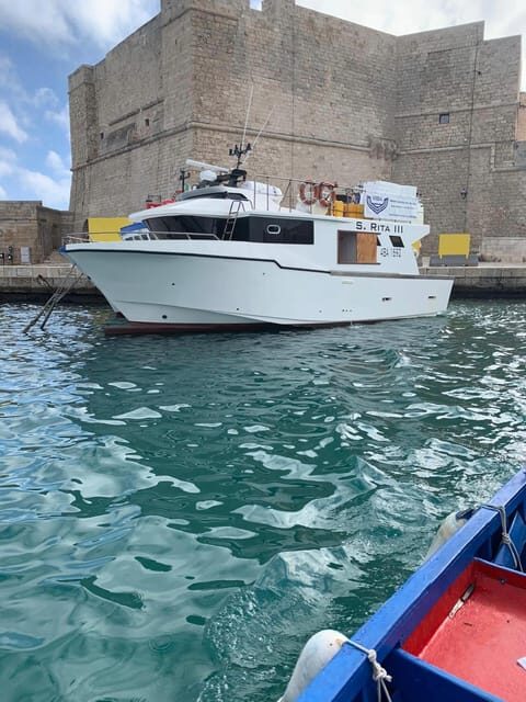 BOAT TOUR POLIGNANO A MARE with swim stop and aperitiv - What Sets This Tour Apart?
