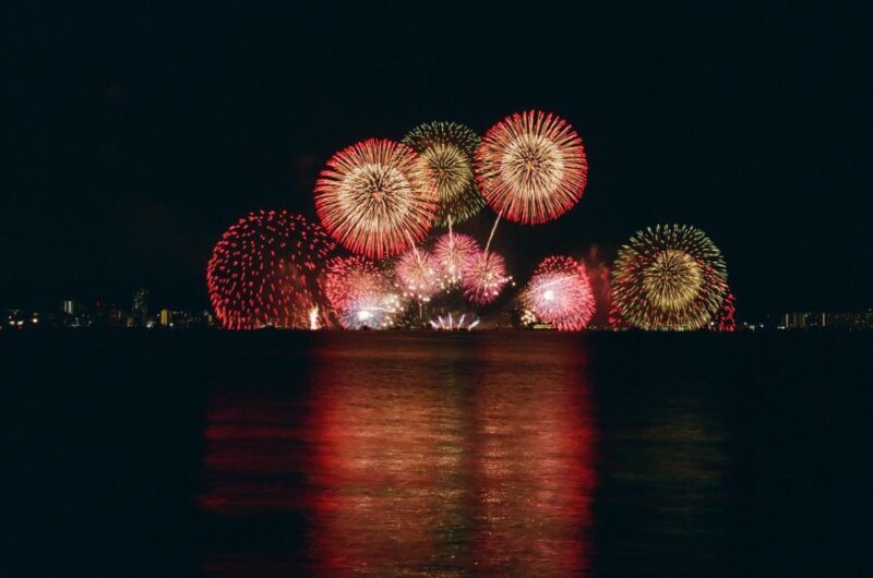 Boat Tour: Sailing into 2026 NYE in Lisbon 3H w/Champagne - Key Points