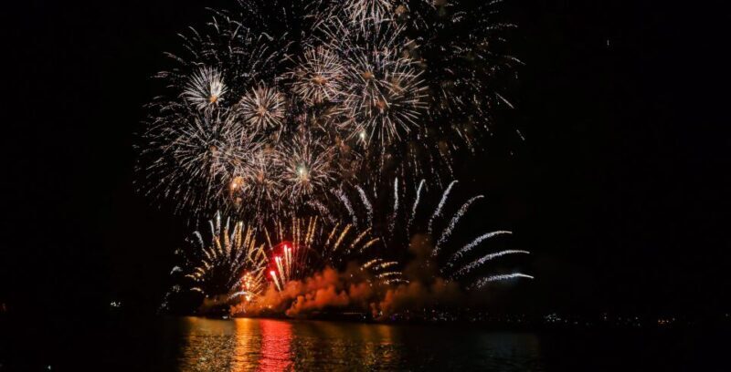 Boat Tour: Sailing into 2026 NYE in Lisbon 3H w/Champagne - An In-Depth Look at the Lisbon NYE Boat Tour